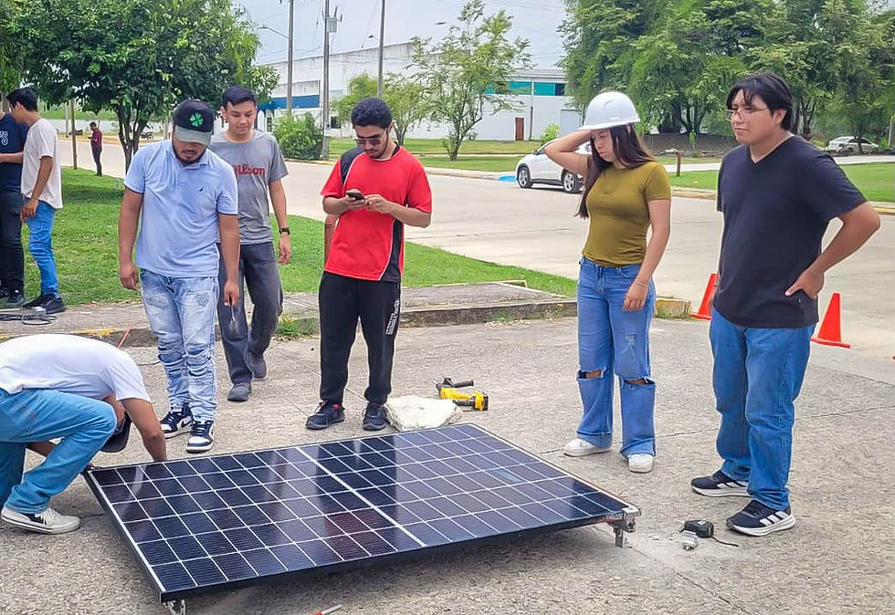 Estudiantes de Huejutla se capacitan para llevar energía solar a zonas aisladas