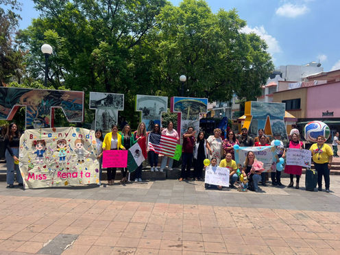 Docentes de Hidalgo y Estados Unidos compartiendo material didáctico durante una sesión del Programa Binacional de Educación Migrante (PROBEM).