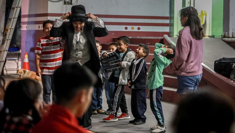 Llevan jornada de Cine Comunitario en Tianguistengo a Santa Mónica