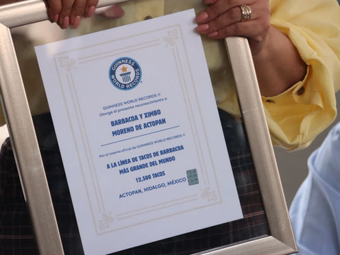 Barbacoyeros de Actopan reciben reconocimiento oficial por el Récord Guinness en la Feria de la Barbacoa 2025.