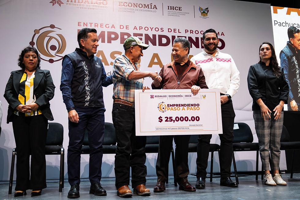 Entrega Julio Menchaca 760 apoyos de Emprendiendo Paso a Paso