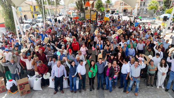 Entregan apoyos y subsidios para el campo en Tulancingo