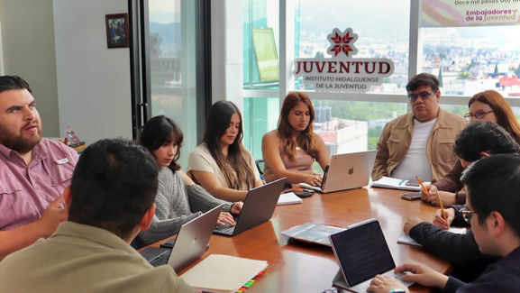 Servidores públicos municipales en una capacitación enfocada en el desarrollo de las juventudes hidalguenses.