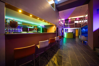 LIO the club, bérelhető privát party és buli klub helyszín. Budapest szívében buli, legénybúcsú, lánybúcsú, születésnap céljára. Privát szobák, bár és komoly hang- és fénytechnika. 1061 Budapest, Paulay Ede utca 21. LIO the club - Bérelhető privát buli és party helyszín Budapest I Legénybúcsú I Leánybúcsú, lánybúcsú I Buli ház I Party ház I Parti Ház I Rendezvényhelyszín I Rendezvényterem I Klub bérlés 