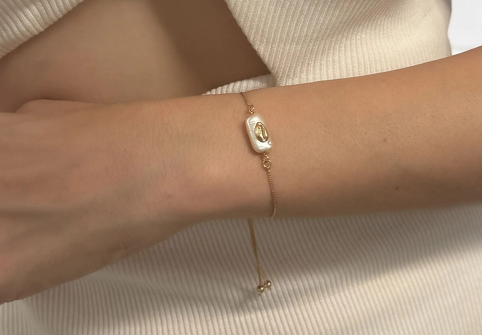 Miniatura: PULSEIRA PEROLA D´ÁGUA NATURAL E BUZIO FECHO GRAVATA - BANHO OURO 18K