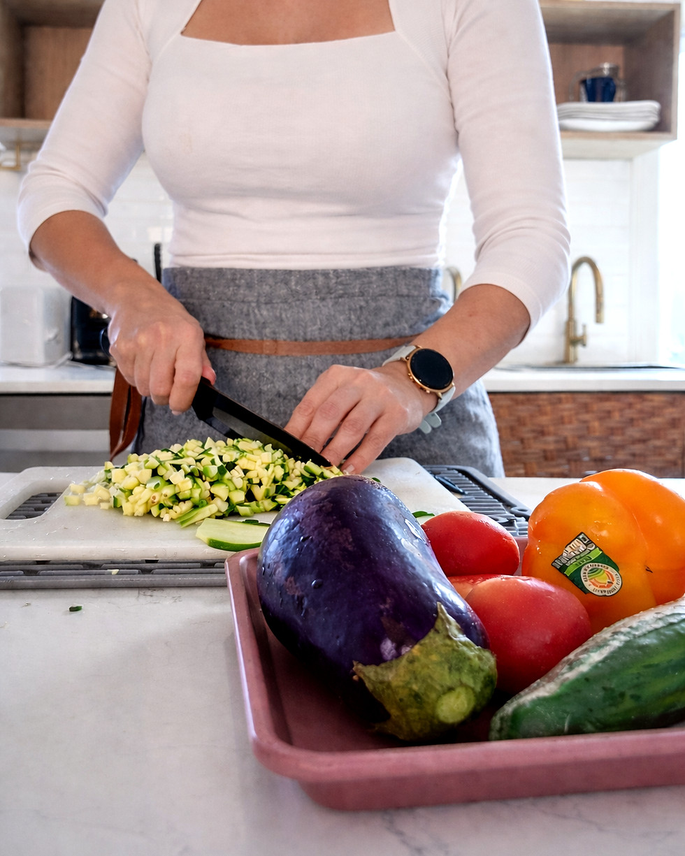 Private chef in Miami preparing healthy meal prep and fresh vegetables for Kusi House clients.