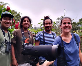 Equipo de trabajo estación biológica en Ecuador