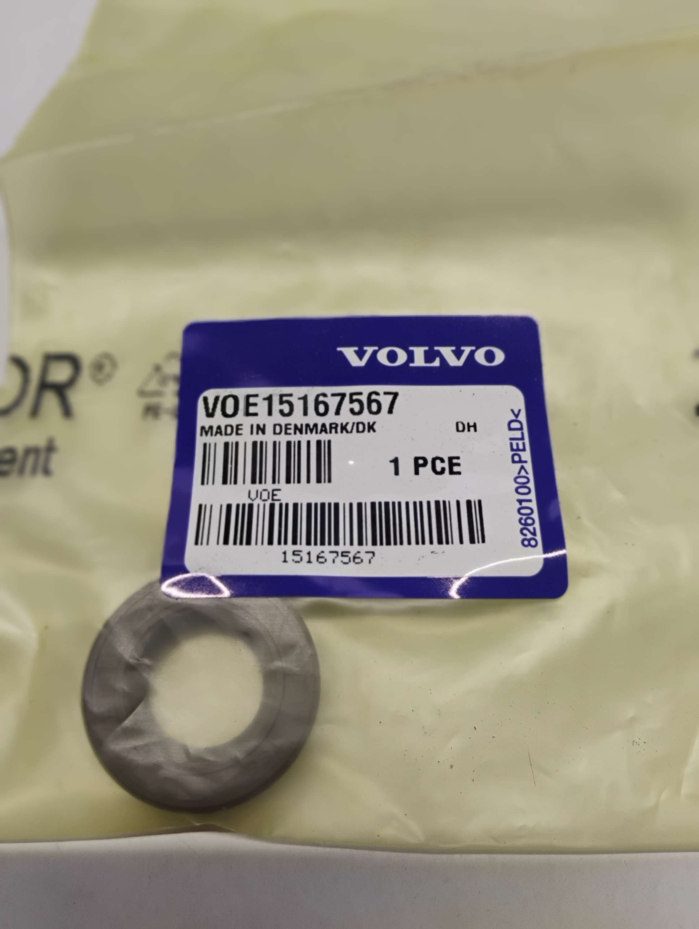 Volvo 15167597 Radial Seal
