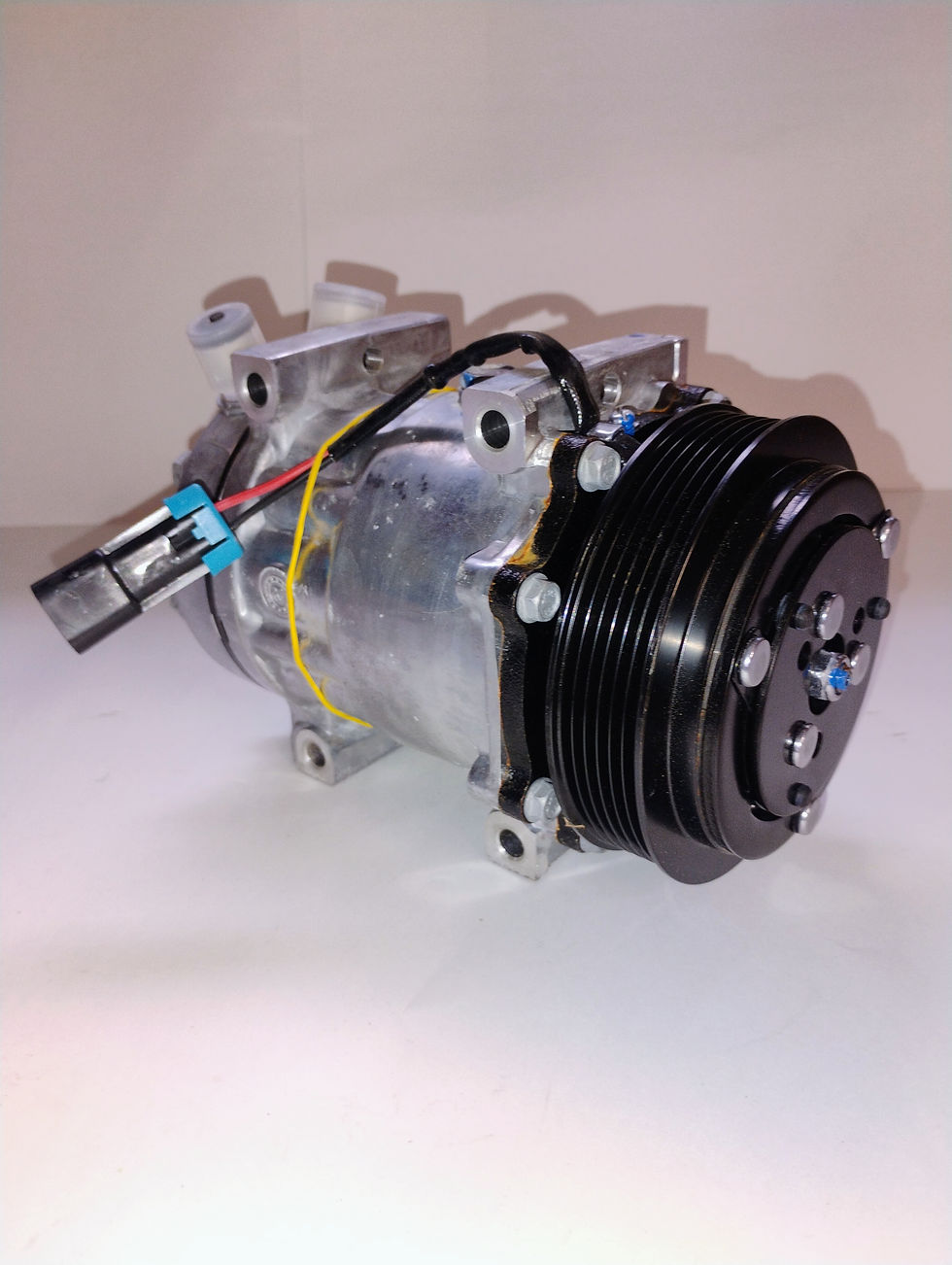 Thumbnail: Volvo 85119605 AC Compressor 