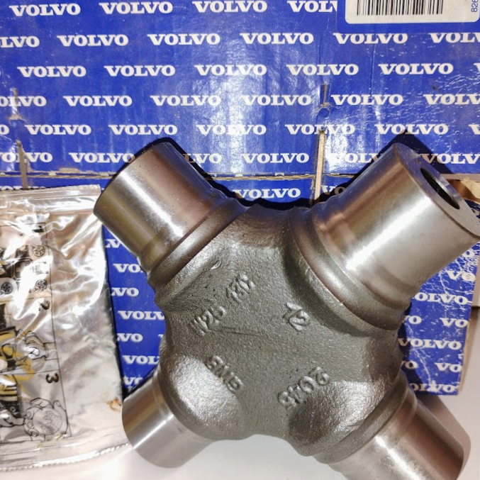 Volvo 1068253 Universal Joint/Spider