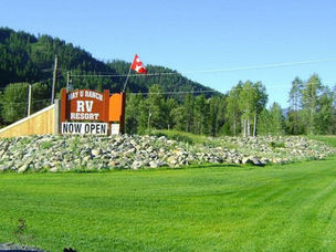 The Hay U Ranch RV Resort Sign as seen from the side of the road