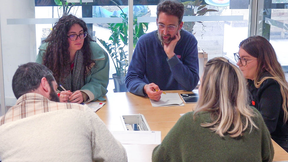 Un groupe en pleine réflexion / échanges lors de l'événement de Lyon à la Maison de l'environnement.