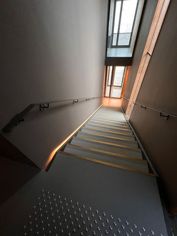 ECLAIRAGE LED MONTEE D ESCALIER .jpg