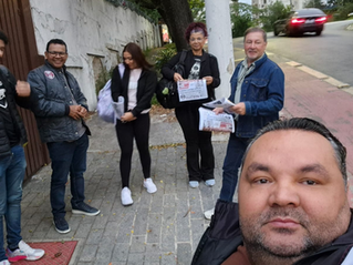 Dirigentes visitam trabalhadores da Chocolat Du Jour