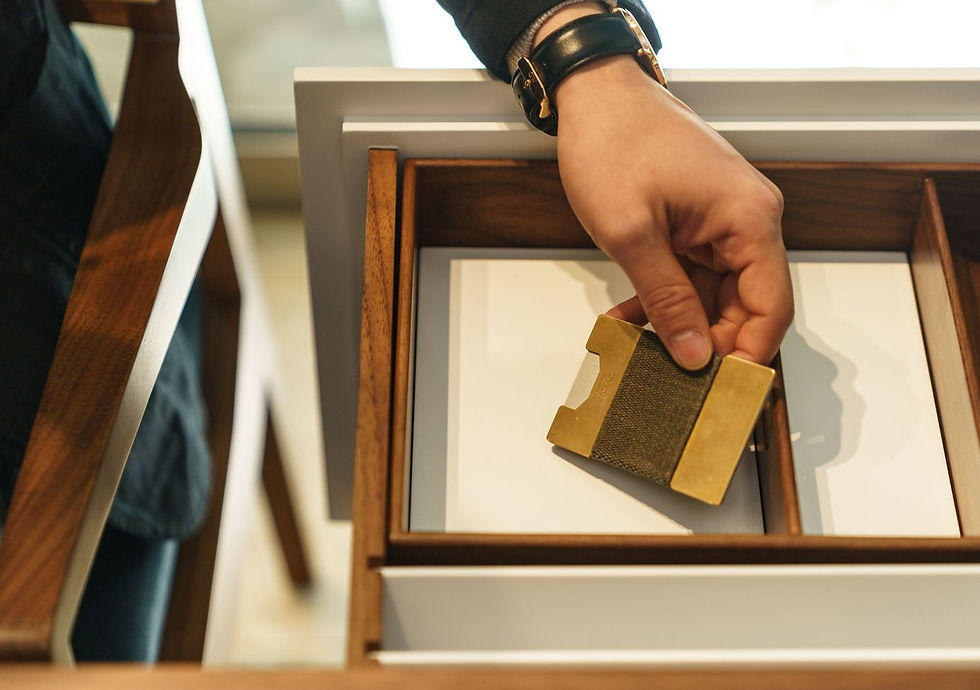 Thumbnail: Diarge Metal Plate Card Holder