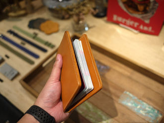 【HANDMADE IN THE USA・FILSON BRIDLE LEATHER PASSPORT & CARD CASE】