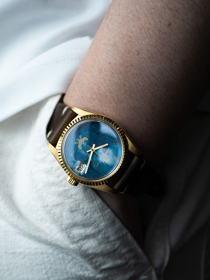 Thumbnail: WMT Cabochon – Blue Labradorite Stone / Falcon / Gold Plating Edition