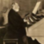 Camille Saint-Saëns tocando Órgão