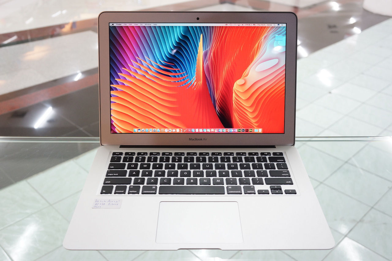 ขาย MacBook Air 13-inch Core i5 1.6 GHz. Early 2015 รหัสสินค้า : 0601