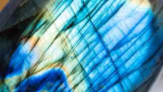 💎 Pierres semi-précieuses et soins sonores : quand la matière devient vibration