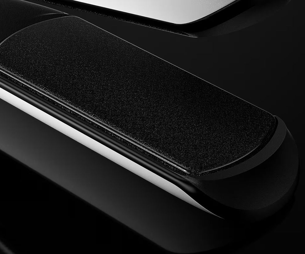 Thumbnail: NEW GHD CHRONOS MAX BEST WIDE PLATE HAIR STRAIGHTENER (43MM PLATE) WHITE