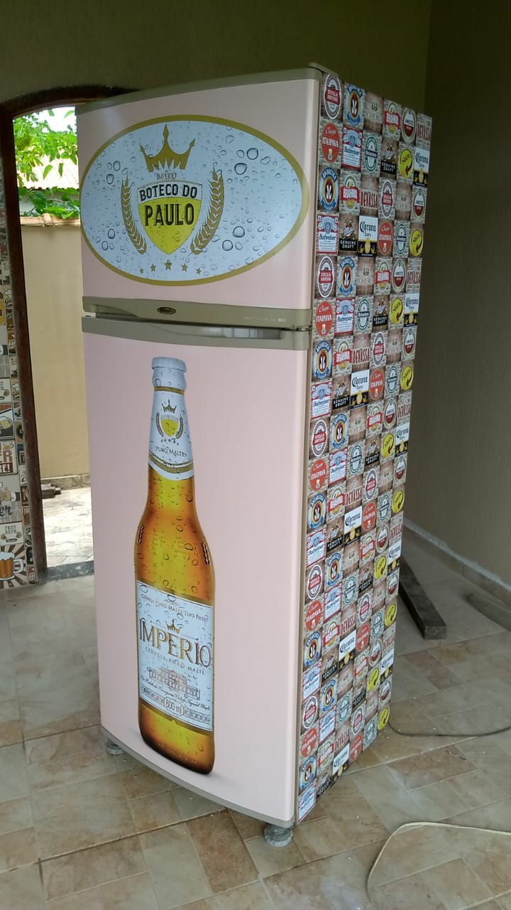 Geladeira Moderna Adesivada
