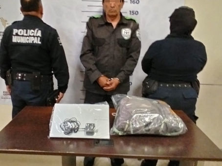 Elementos de la Dirección de Seguridad Publica de Cuautlancingo detienen a un hombre por robo agravado