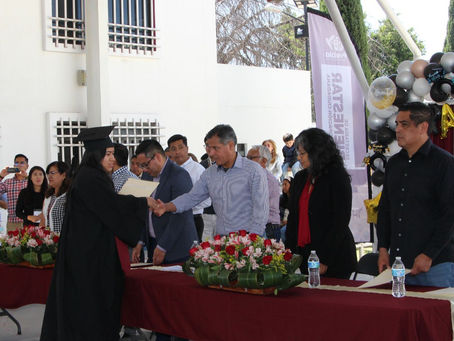 Gradúan a 98 alumnos de preparatoria abierta en centros de desarrollo comunitario de la capital