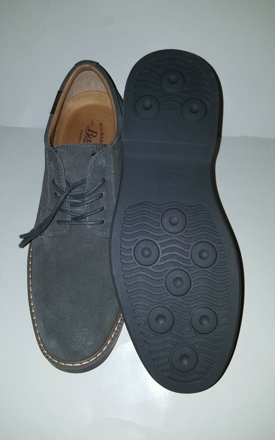 Thumbnail: Grey casual shoe with textured sole