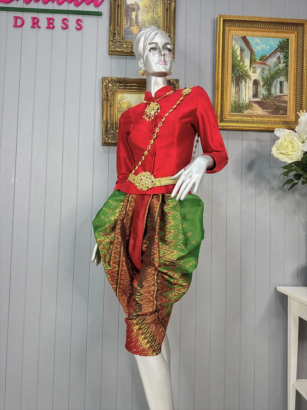 ภาพขนาดย่อ: ไทย ร๕ แดงห่มสไบ