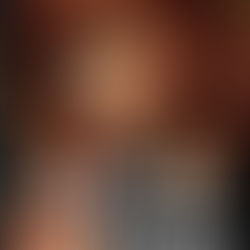 Alizée dans le magazine "Mylène Farmer - Une icône française"