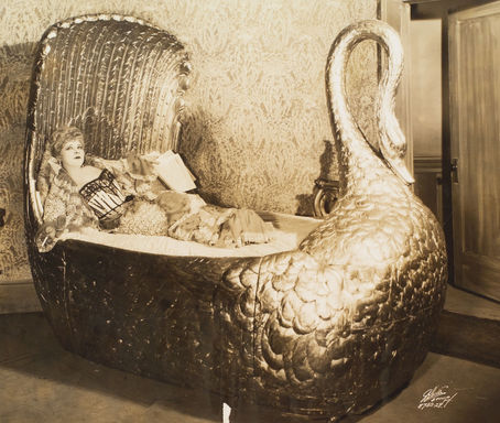 Mae West Goes to Jail (S4E9)