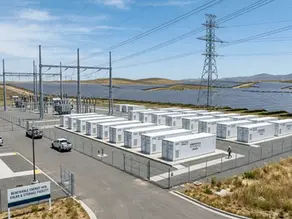 The Rise of Hybrid Energy Infrastructure: Grid, Solar and Batteries