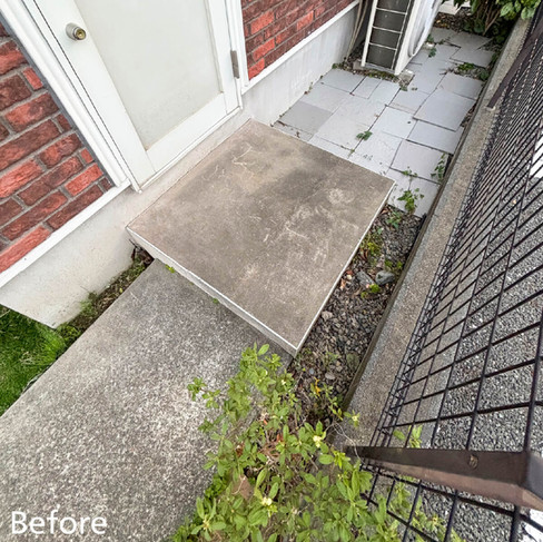 お揃いのデザインの裏口の工事前