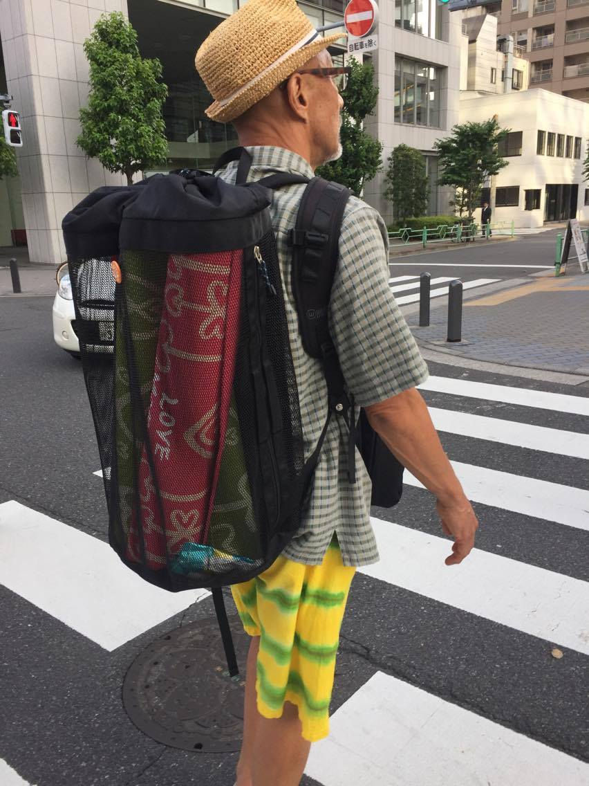レンタルマットはいつもこうして運んでいるのです