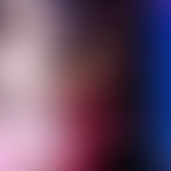 Сцена завжди була дзеркалом епохи: від паєток і лосин до брендів і концептуальних шоу. Зазирни в архів і відчуй цю еволюцію.