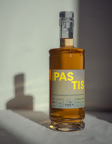 Eine Flasche EINS A Premium Pastis Batch #1