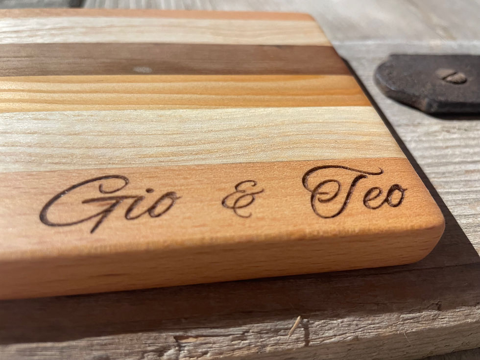 Miniatura: Tagliere piccolo multi-essenza in legno massiccio inciso