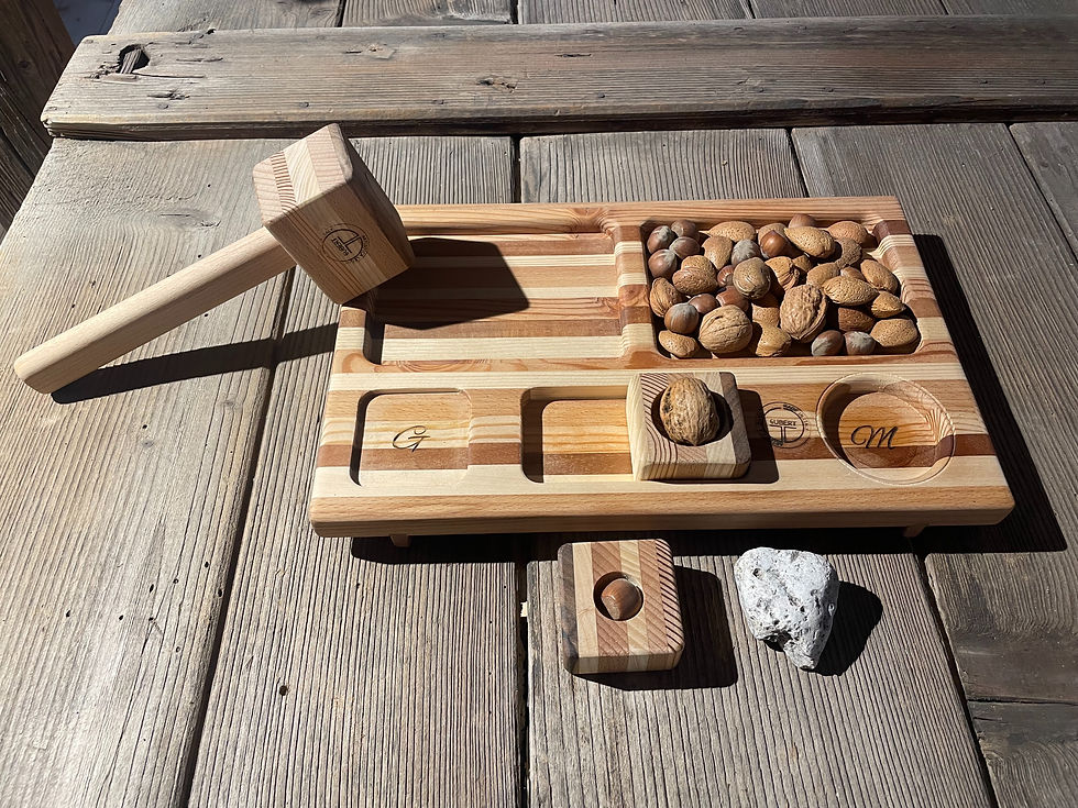 Miniatura: Set schiaccianoci in legno massiccio inciso