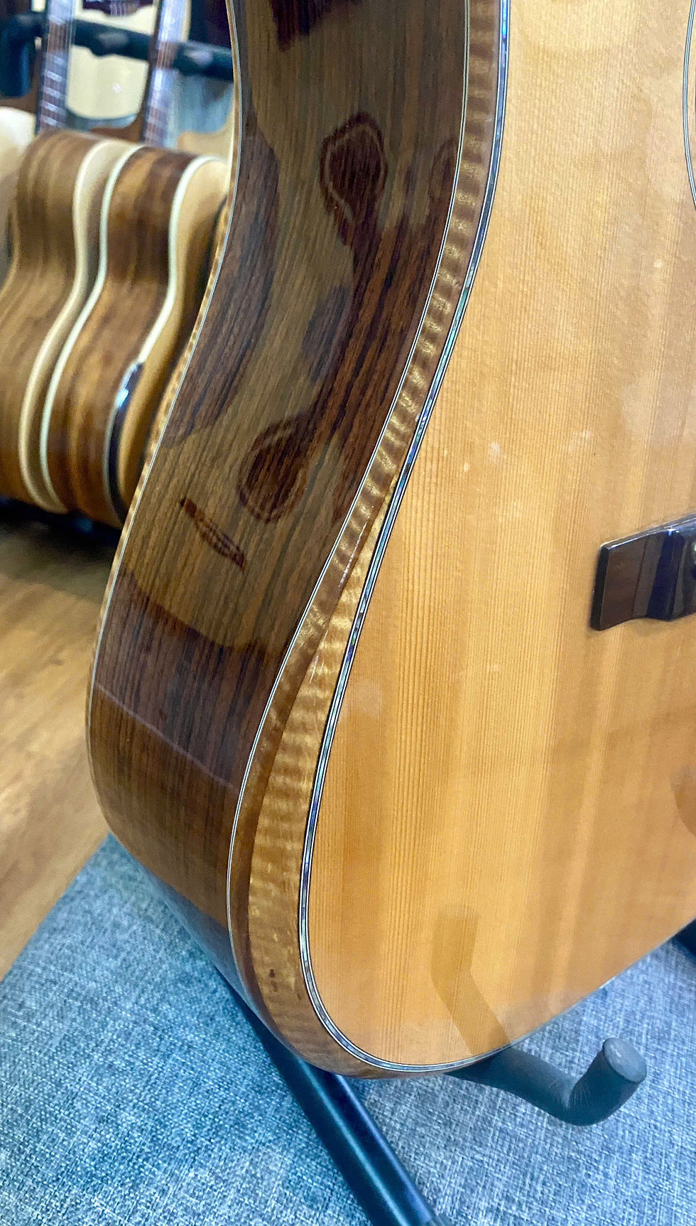 Hình thu nhỏ: Guitar Ngọc Thức Custom
