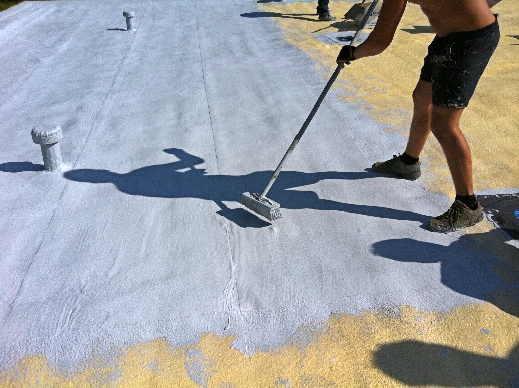 vliesarmierter flüssigkunststoff auf pur-dachspritzschaum