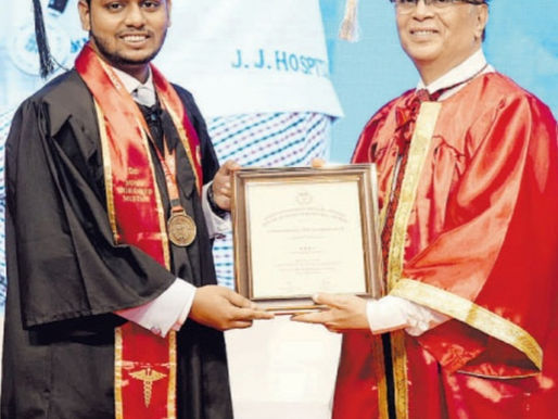 गोवंडी शिवाजी नगर म्युनिसिपल उर्दू स्कूल का छात्र मोमिन मुस्तफा एमबीबीएस डॉक्टर बन गया
मुंबई के ग्रांट गवर्नमेंट मेडिकल कॉलेज और सर जेजे ग्रुप ऑफ हॉस्पिटल्स से एमडी की तैयारी