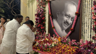 बारामती येथे स्व. अजितदादा पवार यांना भावपूर्ण अभिवादन,
जनतेसाठी झटणाऱ्या, सर्वसामान्यांच्या प्रश्नांसाठी कायम आग्रही असलेल्या दादांची उणीव कायम जाणवत राहील- अण्णा बनसोडे, उपाध्यक्ष विधानसभा