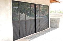 Porta de correr 2 folhas - 50% vidro - Bronze