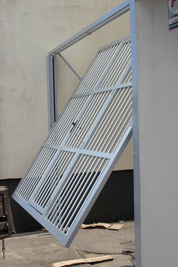 Portão elevação abirndo