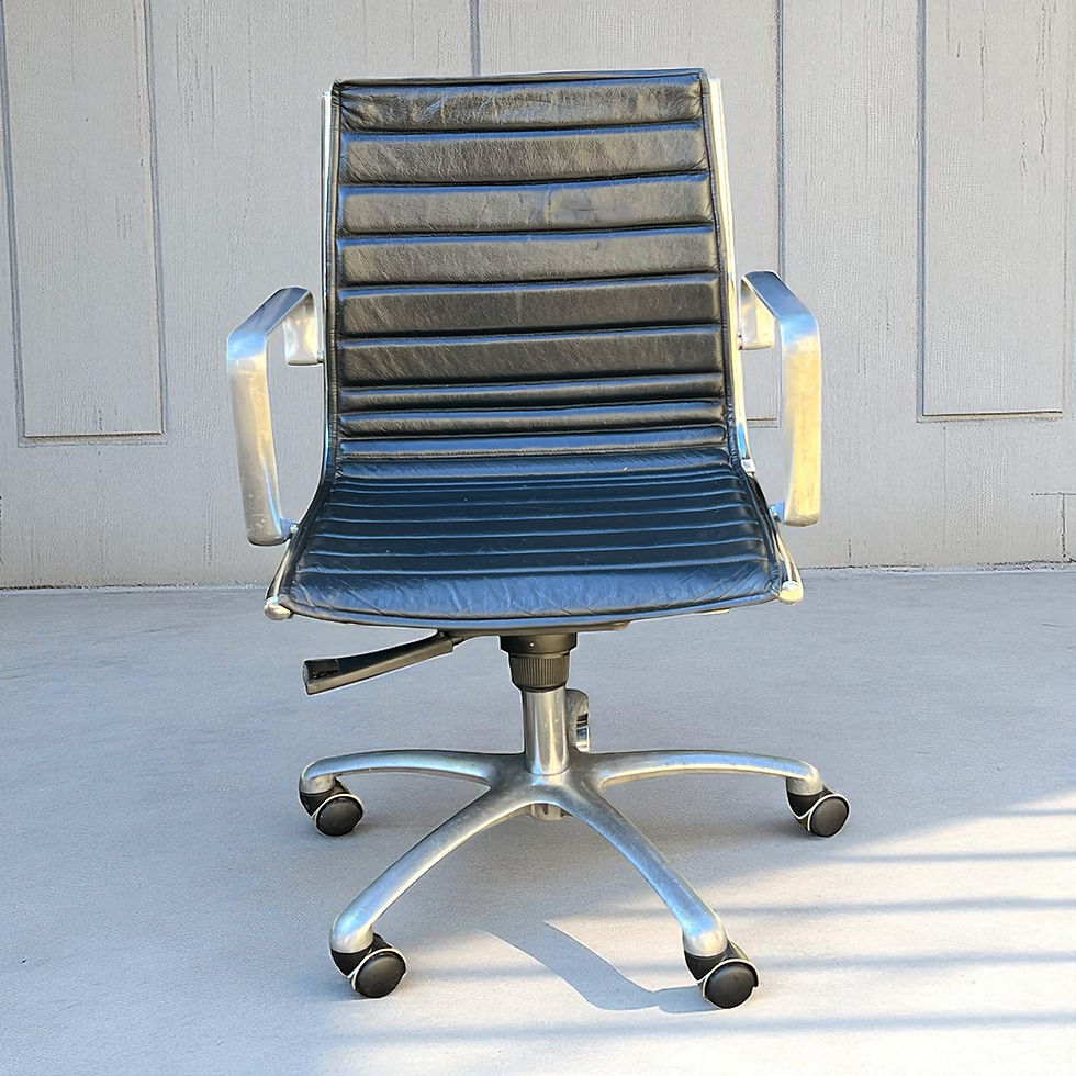 Italian Leather office chair by Luxy