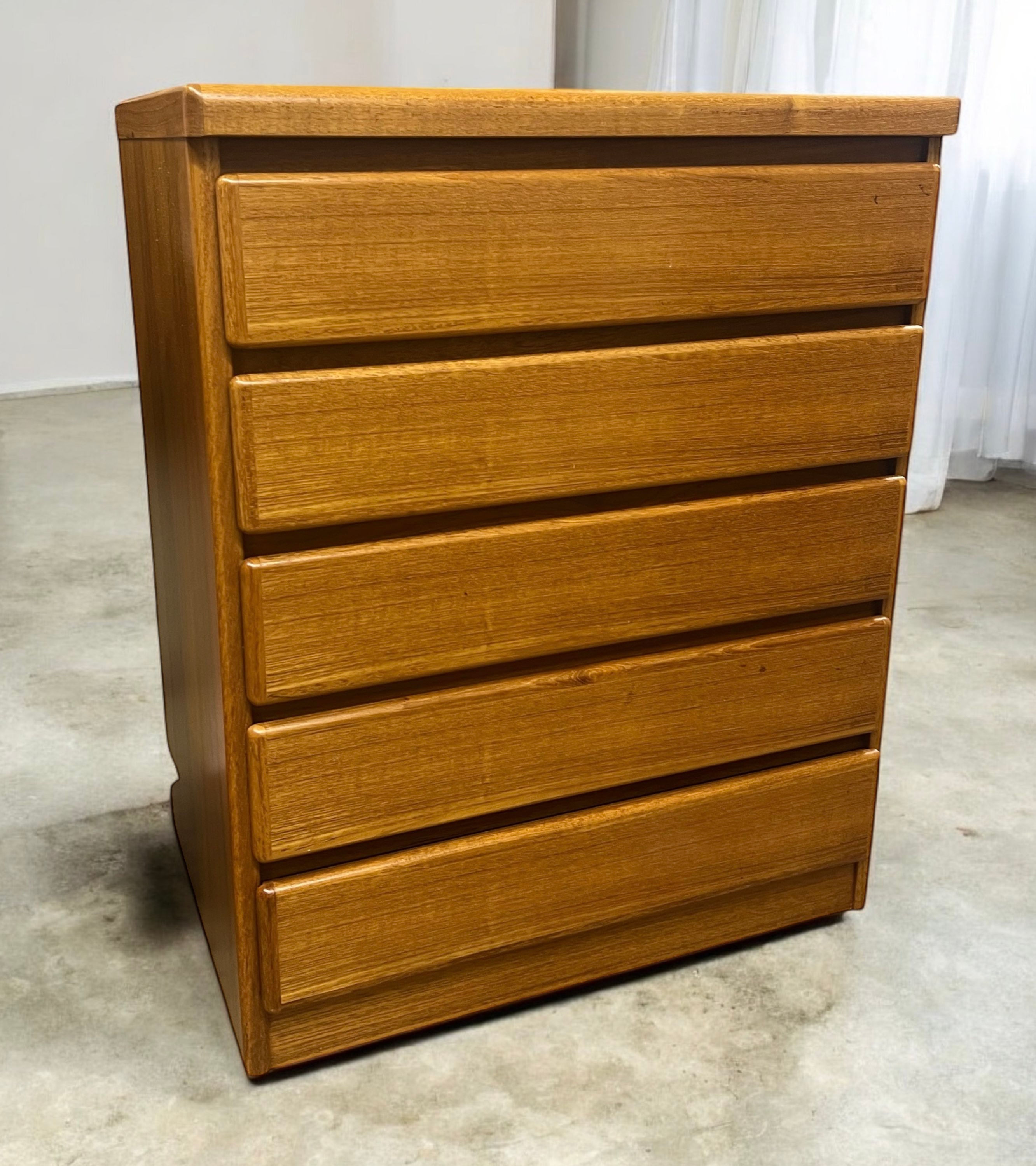 Mid century light Teak chest of drawers 