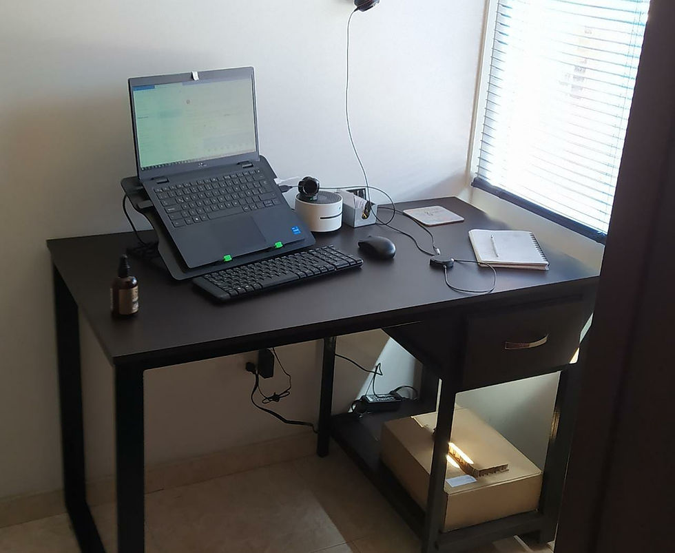 Miniatura: Escritorio con cajón y emtrepaño