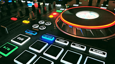 DJ Ash Jones DJ Decks Denon Prime 4.jpg