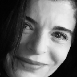 Dra. Lúcia Haddad Dermatologista